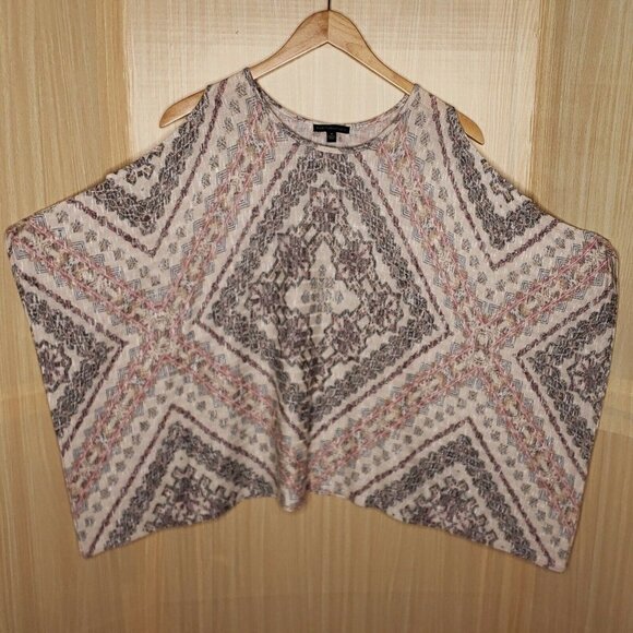 Signature Studio Aztec Print Ponch Style Top - Picture 1 of 5